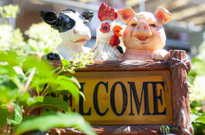 Solar Farm Animal Welcome Sign Garden Statue, 11 by 10 Inches | Shop Garden Decor by Exhart